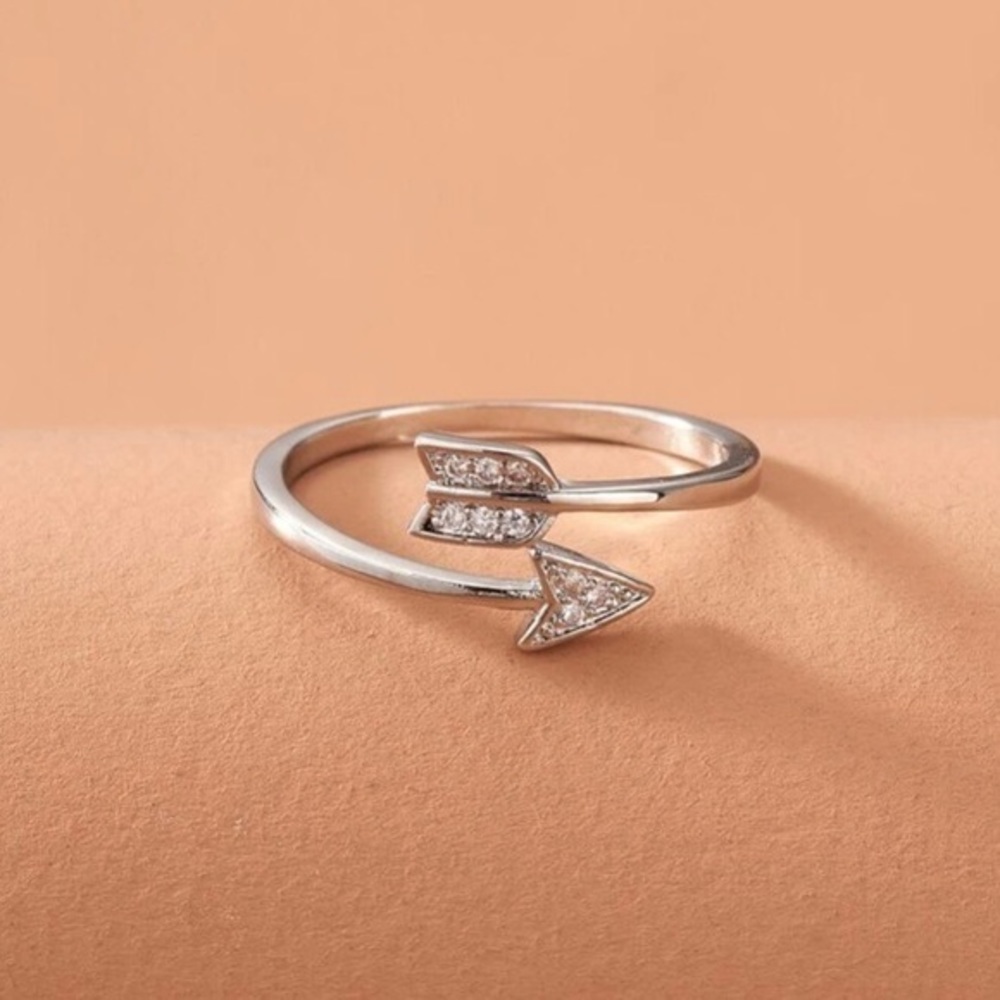 Silver Rhinestone Arrow Ring - Picture 3 of 4